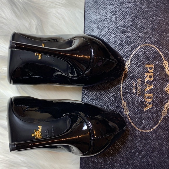 Prada Pointy Toe Pump - Picture 5 of 7